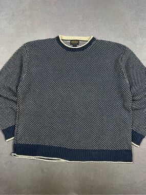 Woolrich Men's Navy and Cream Textured Crewneck Sweater